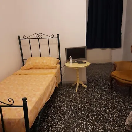 Jolly 3 Affittacamere-Rental Room 夏卡